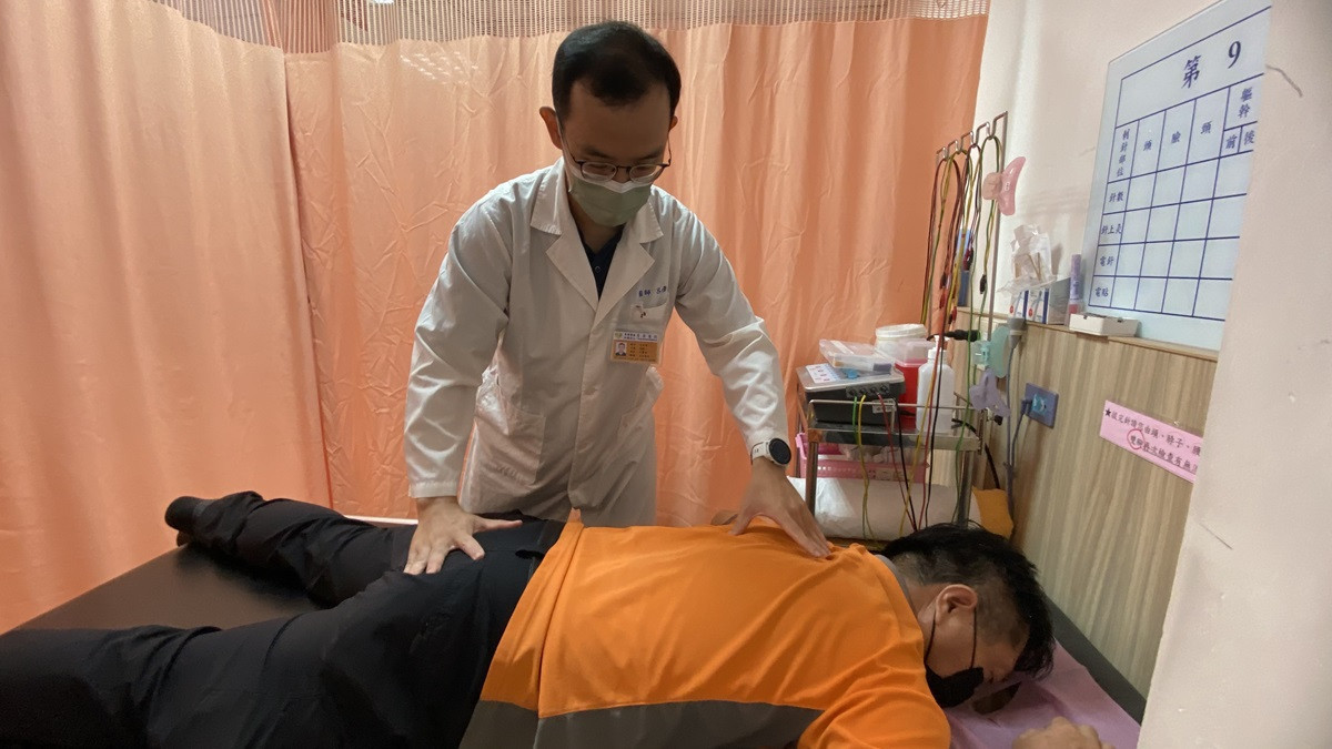 女子臀部肌肉關節痛得睡不著 竟是數十年前練標槍