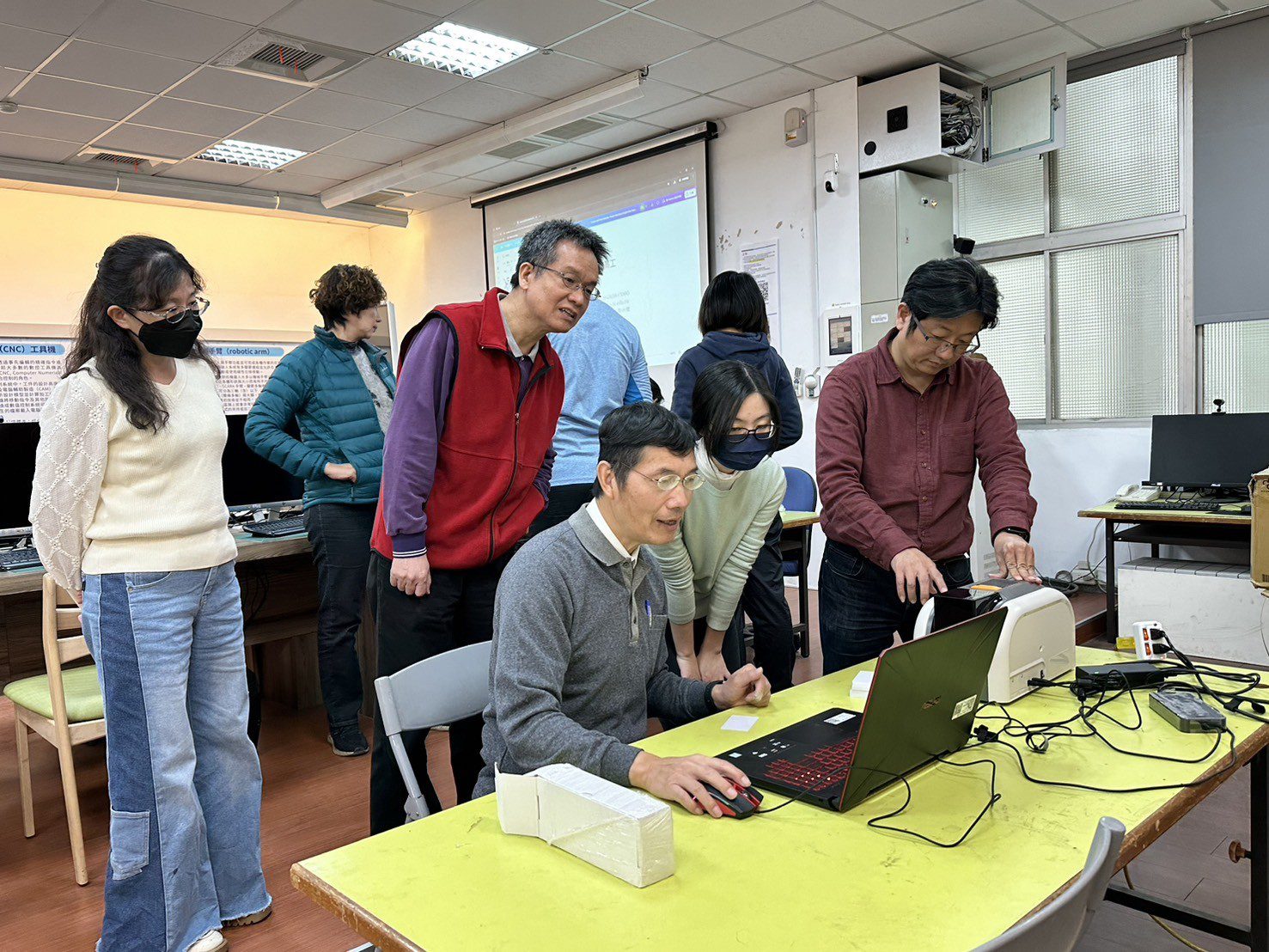 厚植未來教育軟實力 中市教育局結合生成式AI及新興科技創客課程