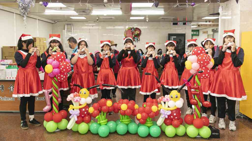 ▲竹塘教會的「向日葵學園」帶來溫馨的聖誕音樂會揭開序幕。（記者林明佑翻攝）