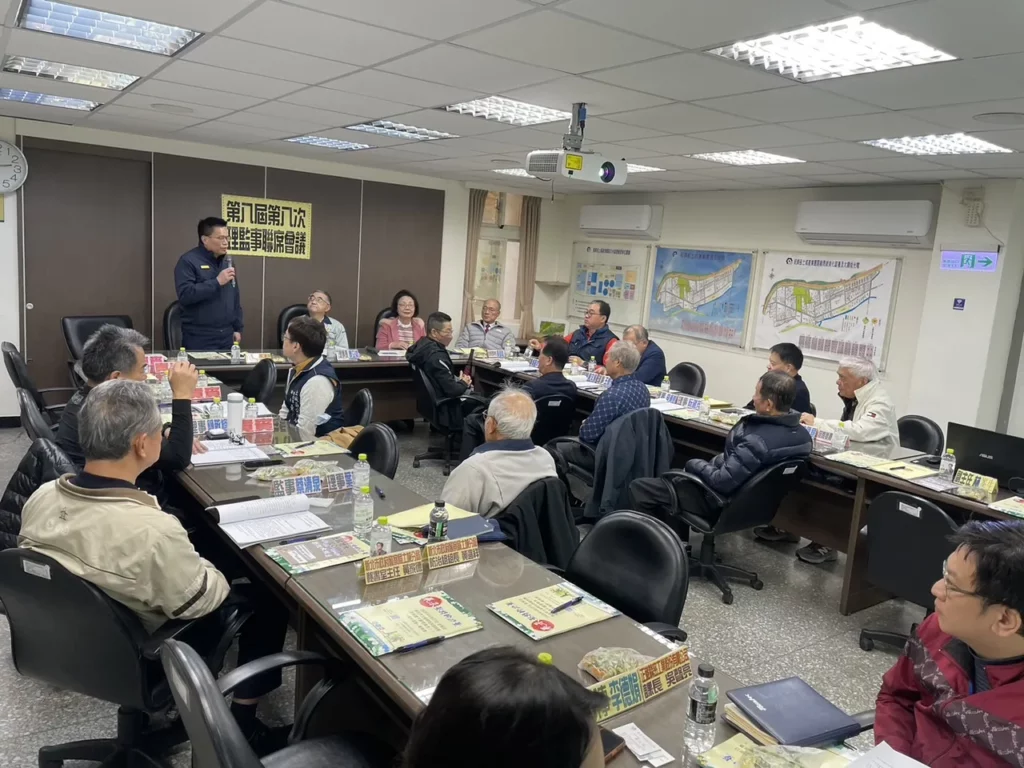 土城分局至現場與各位理監事們宣導防詐及交通安全