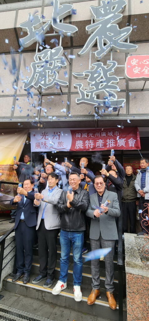 南韓光州市農特產品首度登臺展銷,與台北農產公司「北農嚴選」有利海鮮肉品南北攜手合作今天揭幕
