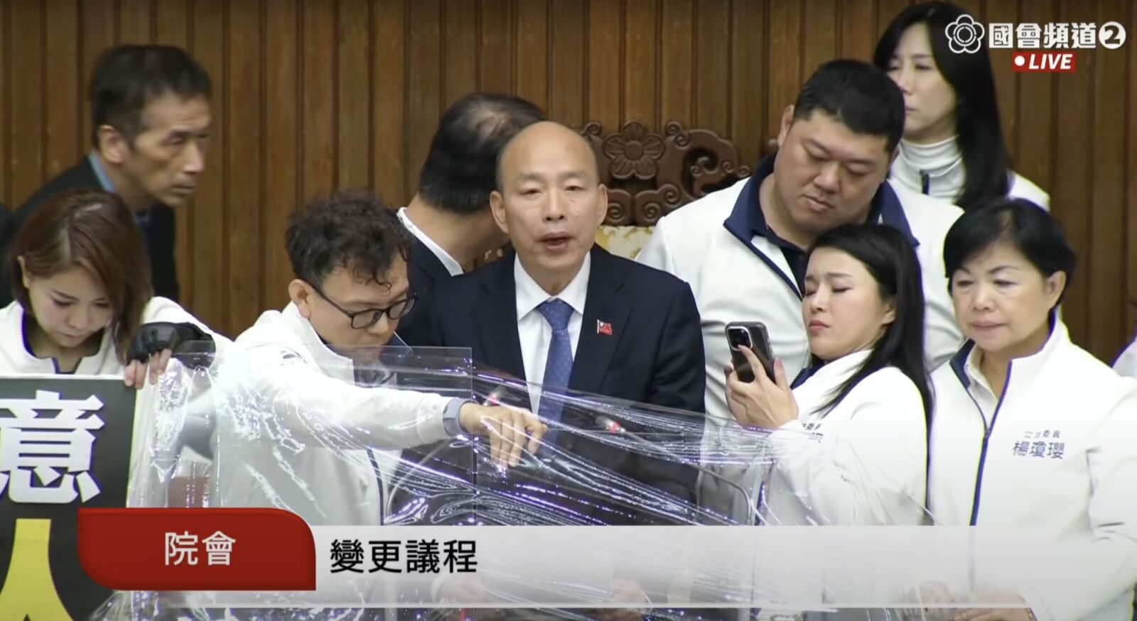 立法院朝野大亂鬥　金門坦克陳玉珍「清戰場」助藍奪回主席台 249