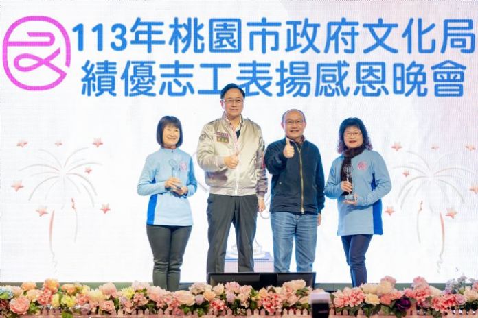 為桃園藝文領域奉獻 張善政表揚文化局績優志工 65 20241219213840112