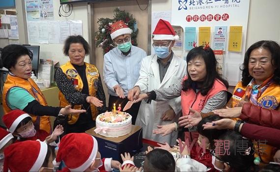 （有影片）／北港仁一醫院12週年聖誕傳愛　義賣暖孤老歡慶幸福感恩節
