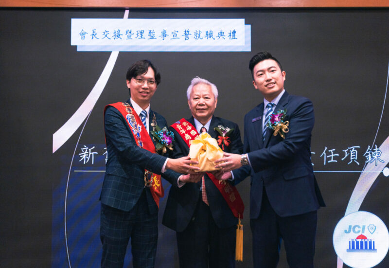 圖 霧峰國際青年商會印信交接 記者王偉翻攝