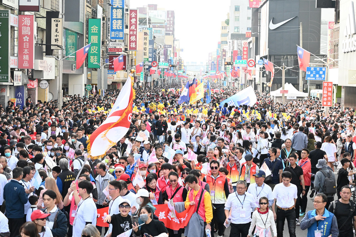 2024嘉義市國際管樂節踩街嘉年華現場人潮滿滿/陳致愷攝影