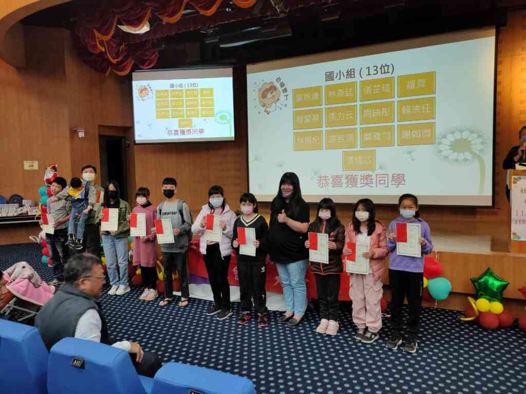 表彰優秀的癲癇學生及癲癇病友子女獎學金。(記者廖承恩翻攝)