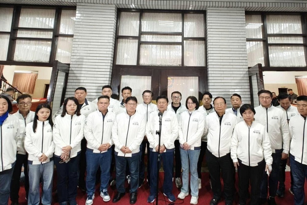 批民進黨「國會戒嚴」霸凌多數民意 傅崐萁:安定國家、福國利民3大法案通過 208 批民進黨「國會戒嚴」霸凌多數民意 傅崐萁:安定國家、福國利民3大法案通過 207