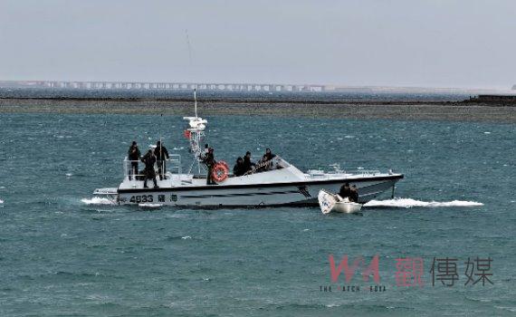 帆船斷桅漂流！ 海龍蛙兵即刻救援