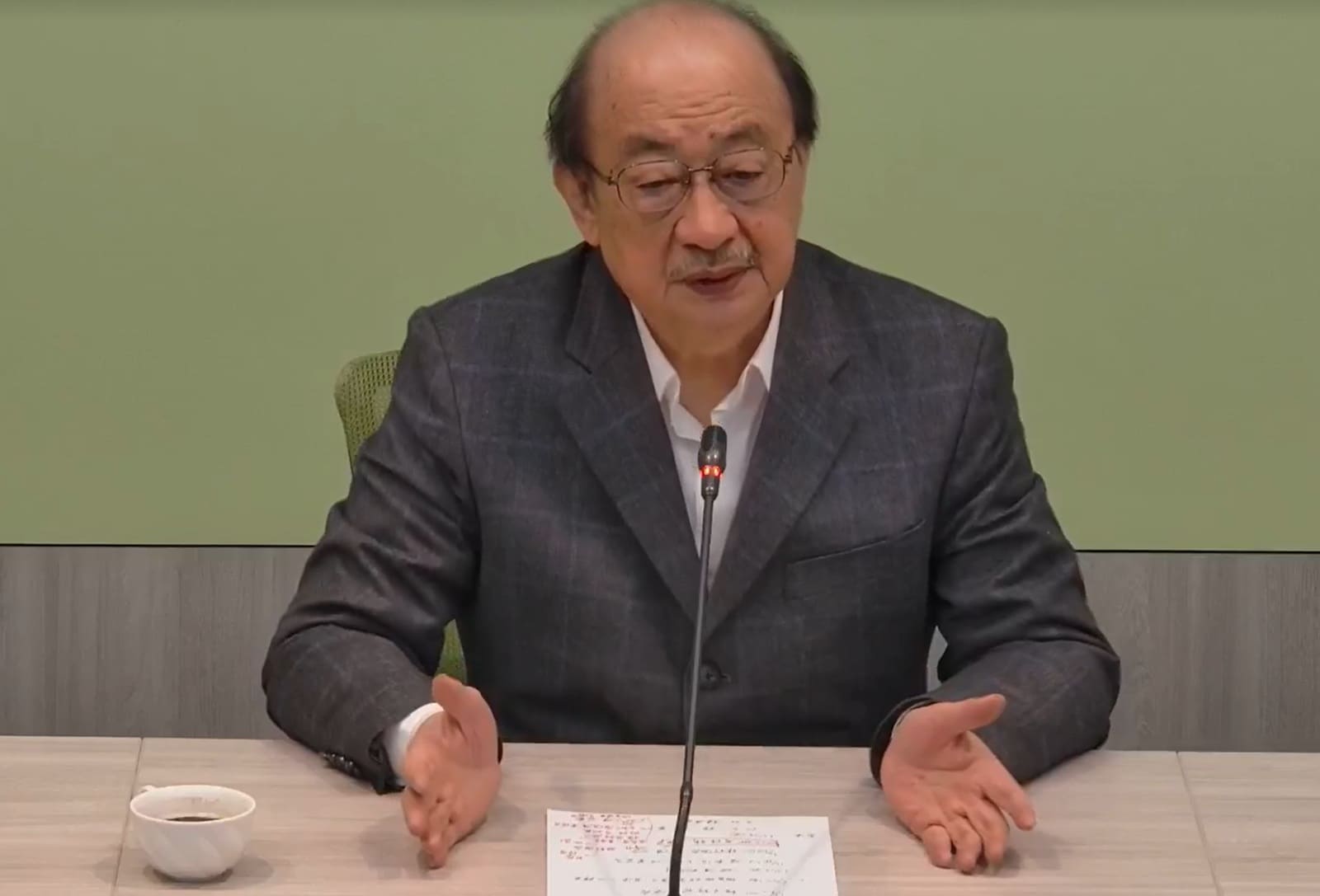 民進黨總召柯建銘(圖)於22日開記者會,還原藍綠密商過程。翻攝民進黨立院黨團臉書