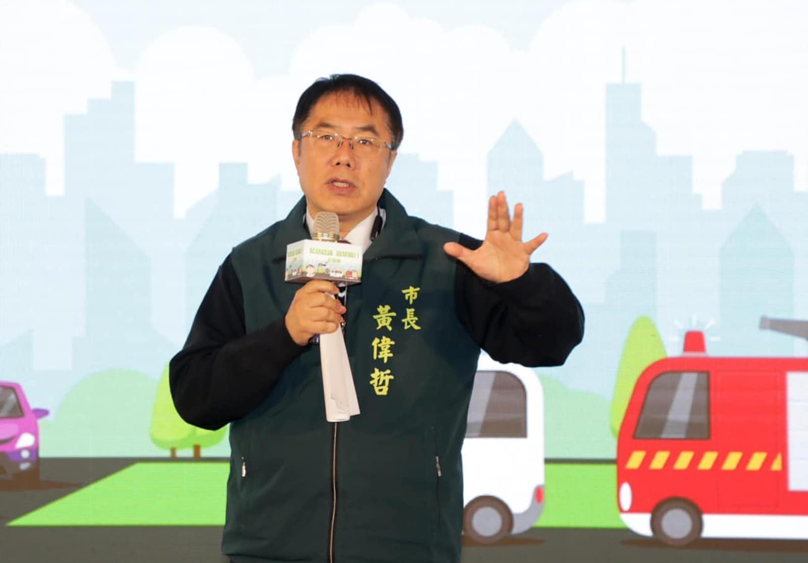 台南市長黃偉哲22日對於財劃法發表看法,直言不公平,南部不僅沒肉吃,連骨頭都啃得很辛苦。翻攝黃偉哲臉書