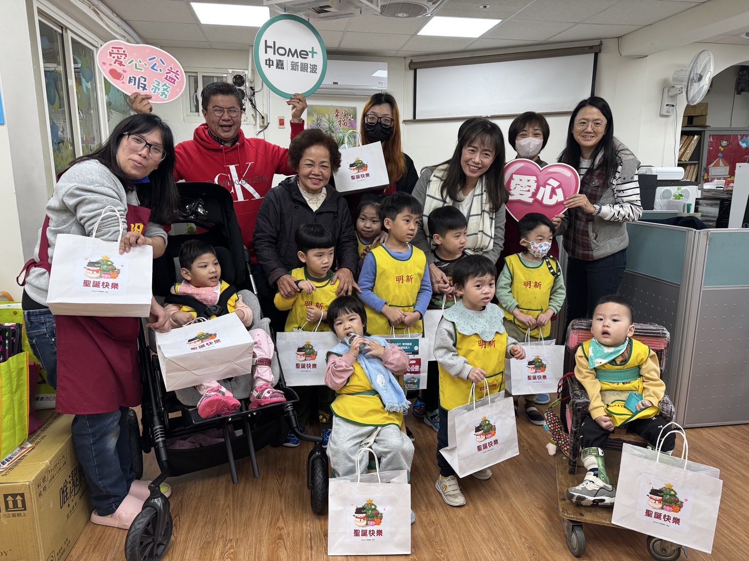 寒冬送暖傳遞聖誕關懷　中嘉寬頻|新視波到明新兒童發展中心陪孩童提前過聖誕 