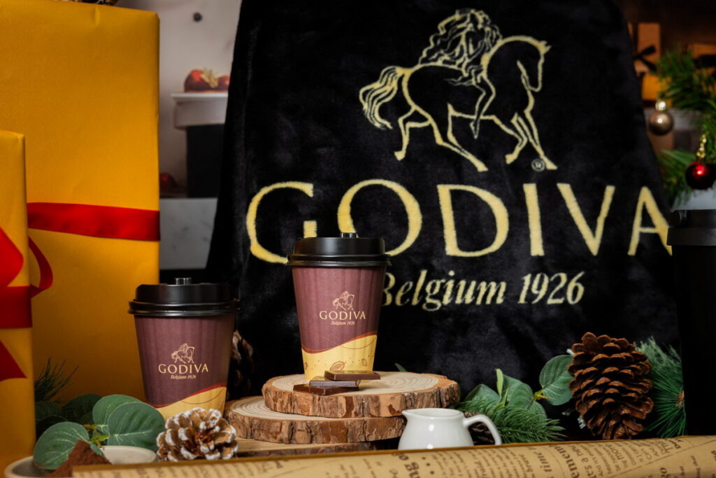 7-ELEVEN於12月25日起獨家開賣「GODIVA 醇濃熱巧克力」，每杯鑑賞價99元再加贈OPENPOINT點數20點