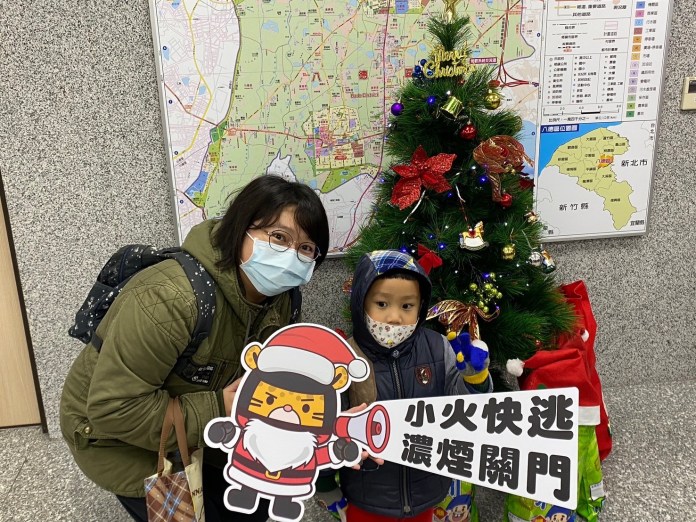 桃消大湳分隊舉辦防火宣導活動 聖誕老人與小朋友同樂 62 S 52920470 0