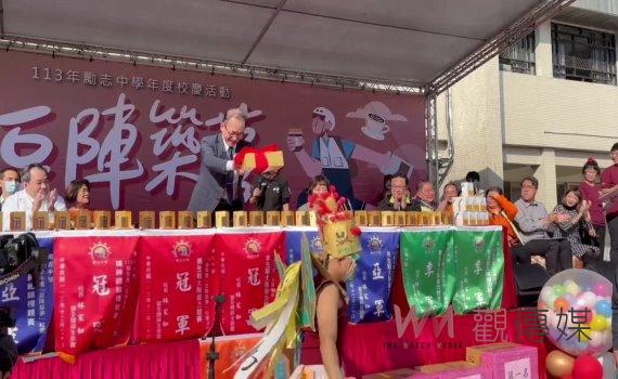 勵志中學校慶創意十足 學生用「八家將」文化創意爆棚