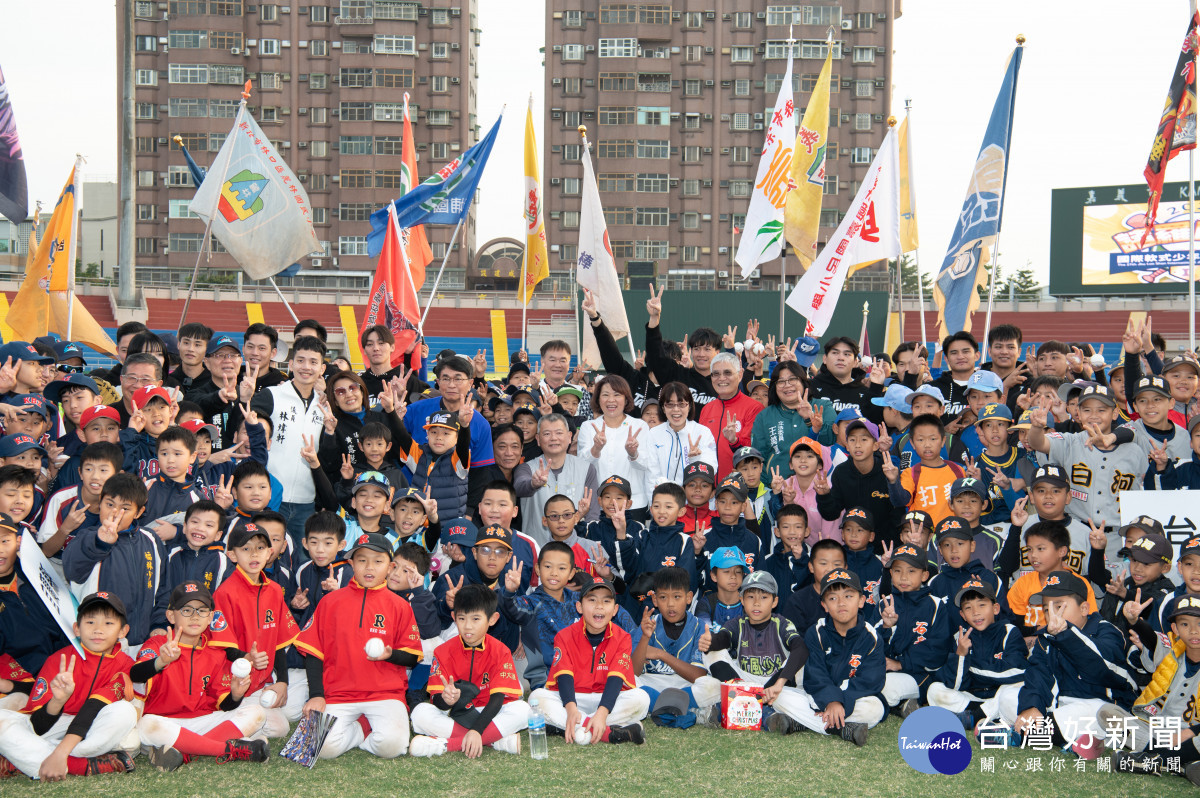 第27屆諸羅山盃國際軟式少棒賽在嘉義市立棒球場隆重開幕/嘉義市府提供