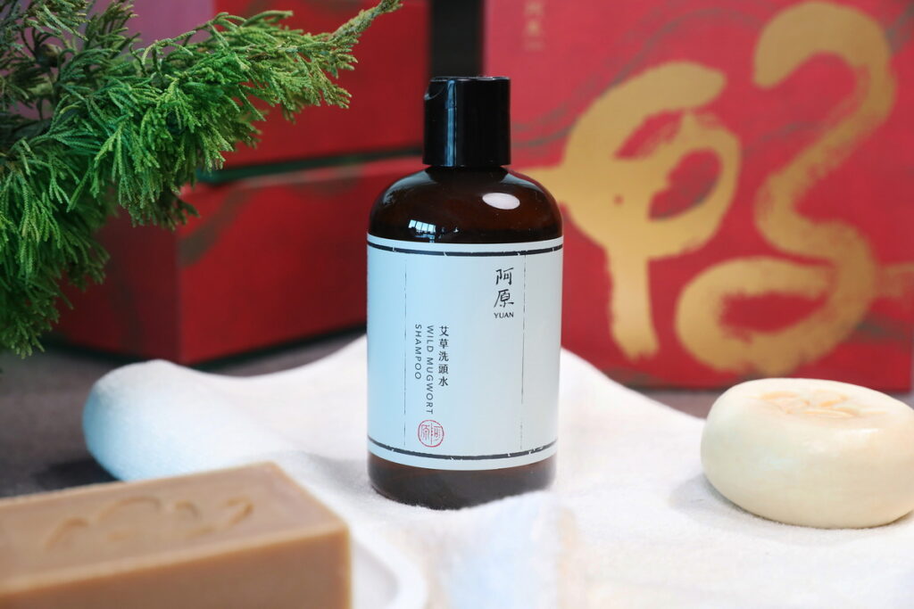 【阿原】明星商品艾草洗頭水，獨特的五味健膚露配方專為亞洲人的頭皮需求設計，舒緩頭皮問題