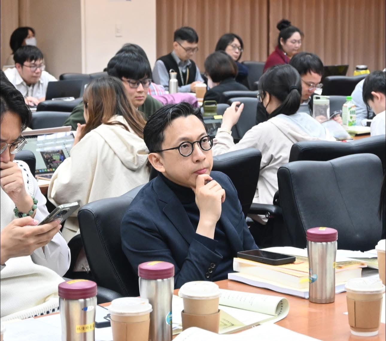 指深偽影片以假亂真很可怕 葛如鈞邀柯建銘共推AI基本法 226 指深偽影片以假亂真很可怕 葛如鈞邀柯建銘共推AI基本法 225