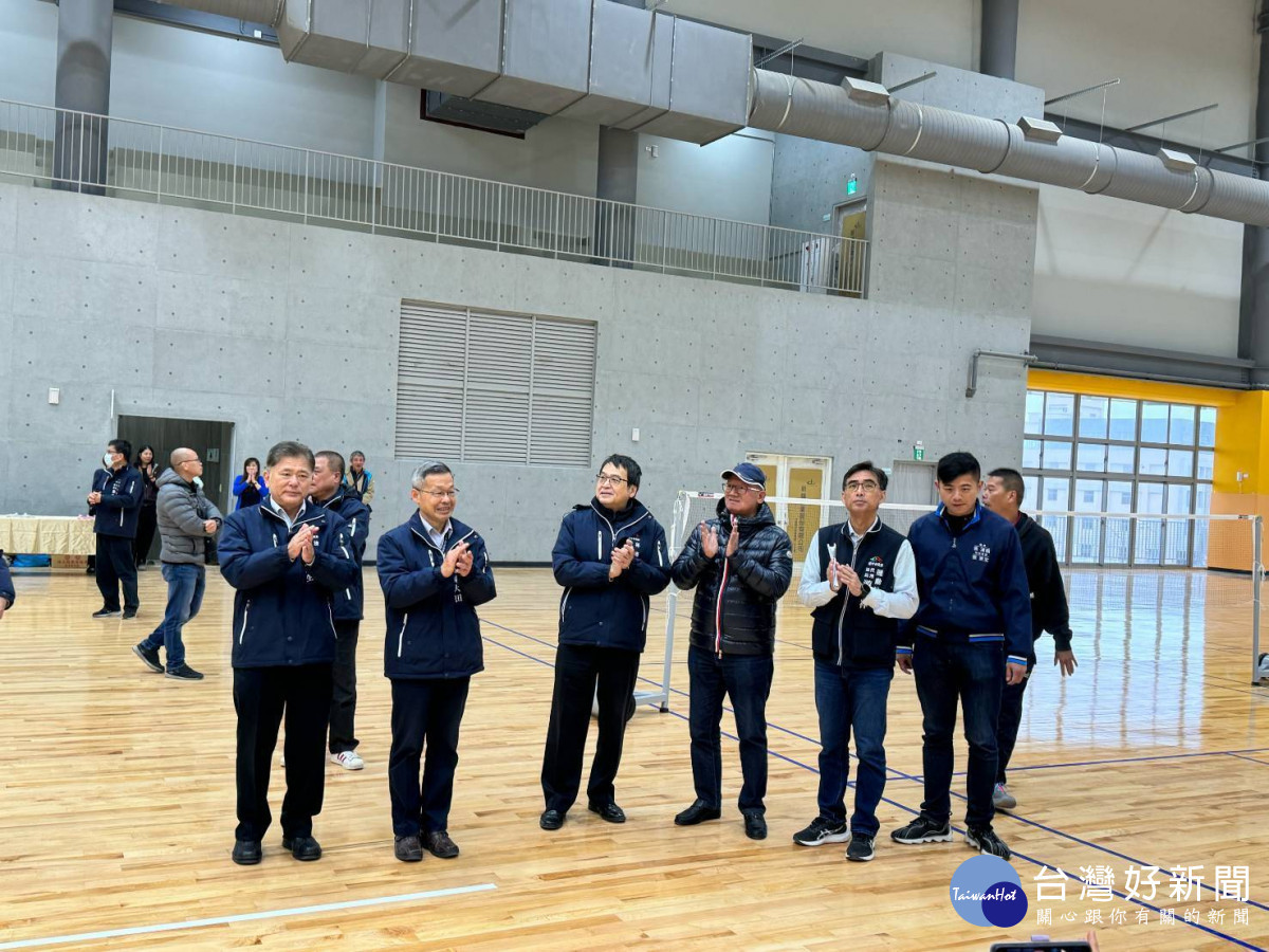 台中市議長張清照視察清水國民暨兒童運動中心工程進度。