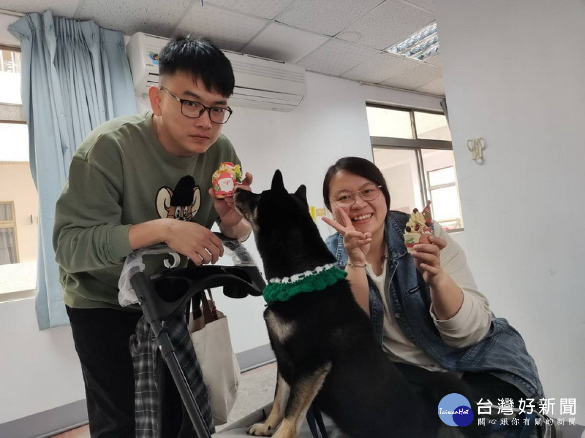 ▲高雄動保處為毛小孩開辦充滿愛與創意的〔秒喵聖誕小蛋糕〕和〔汪旺湯圓〕DIY課程。