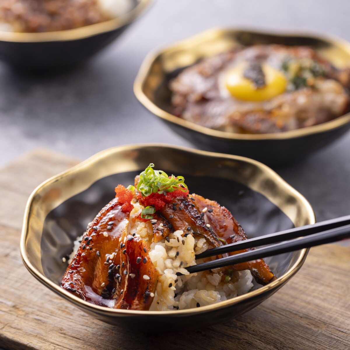 炙燒星鰻紅魚子蓋飯