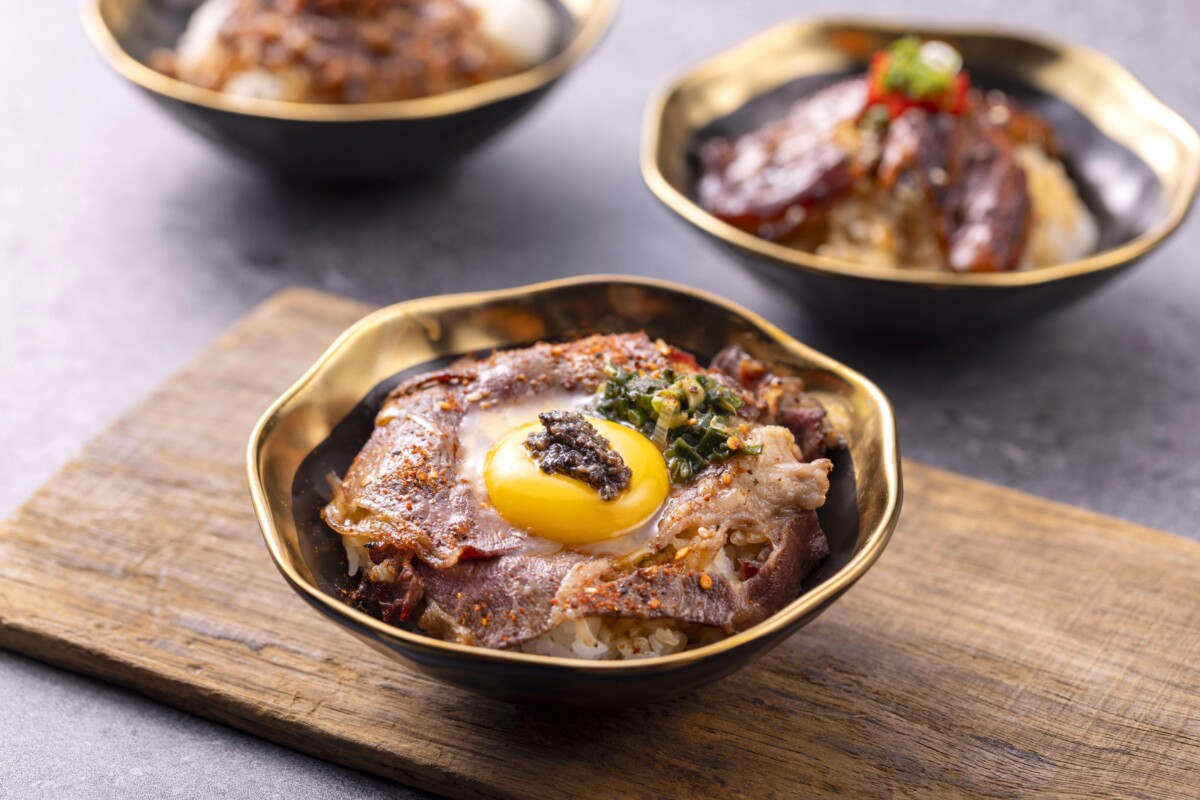 圍圍爐爐現點現做餐點｜炙燒和牛松露蓋飯
