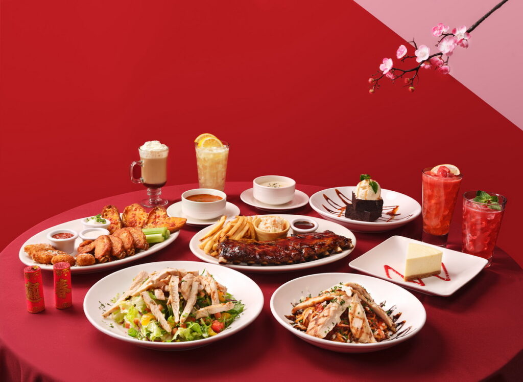 TGI FRIDAYS新春套餐鎖定小家庭市場趨勢。推出雙人、四人餐點。飲品加價50元即可升級酒精版本,1月14日起限時四週販售。