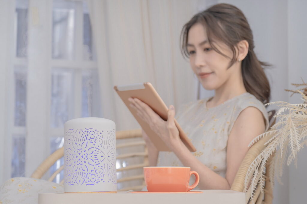 Earnest Living於今年冬季推出，備受歐美消費者期待的智慧化水氧機，機身外型採圓柱膠囊型打造