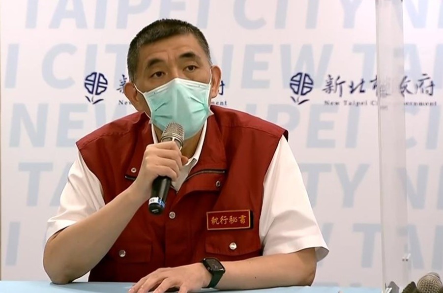 捲桃色醜聞黯然下台 前新北市消防局長黃德清家中摔倒送醫 198 捲桃色醜聞黯然下台 前新北市消防局長黃德清家中摔倒送醫 197