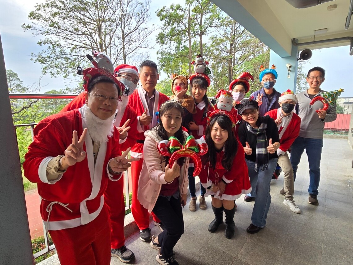 漾新聞|永安國中聖誕樹點亮夢想 校園響徹幸福旋律