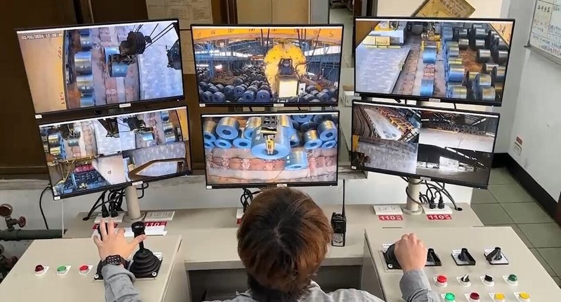 中鋼開發5G天車遠程操控系統  操作員練就遠端「隔空駕駛」天車新技能