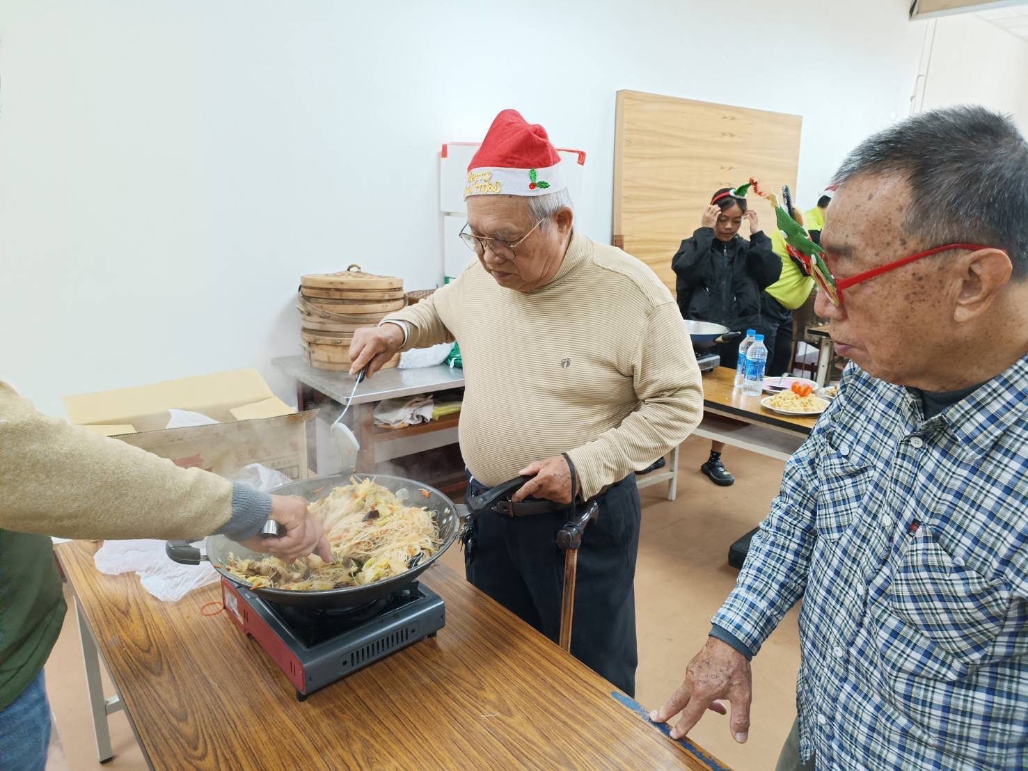 安平沙灘社區「耆儒園地」復辦 12/25長者回饋志工 只為感恩