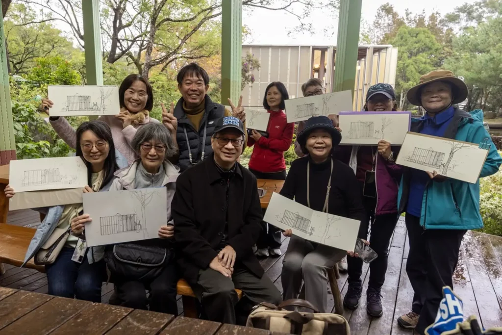 來自全國各地同好以「繪旅行」為主題的團隊，學員們以寫生速寫呈現自己眼中的紙教堂，留下專屬的旅行記憶。（圖/文化部提供）