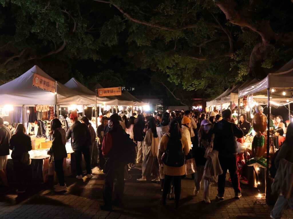 東海大學今年的平安夜充滿濃厚的節慶氣息。(圖/東海大學提供)