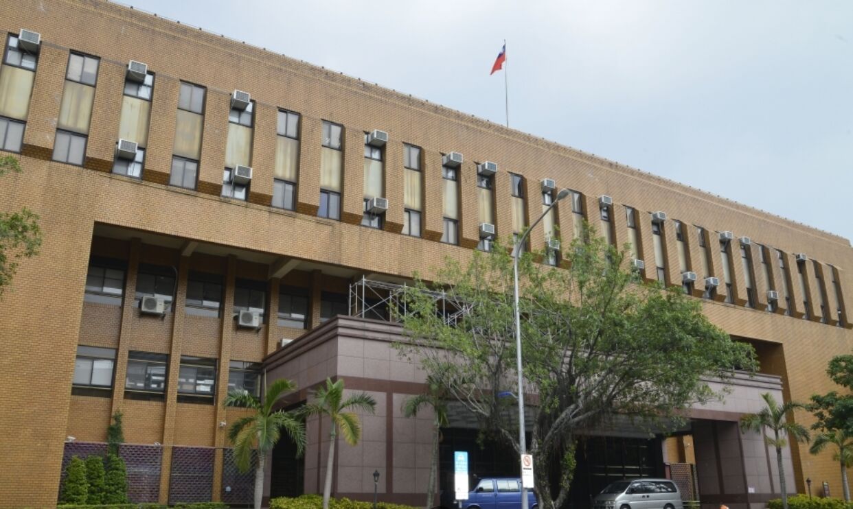 日籍酒吧老闆尾隨「正妹」逼口交 真相讓他崩潰了 216 日籍酒吧老闆尾隨「正妹」逼口交 真相讓他崩潰了 215