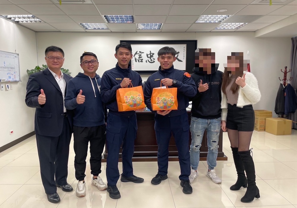 蘆洲警耐心開導遭詐崩潰婦 家屬今上門致謝 232 248241225a06
