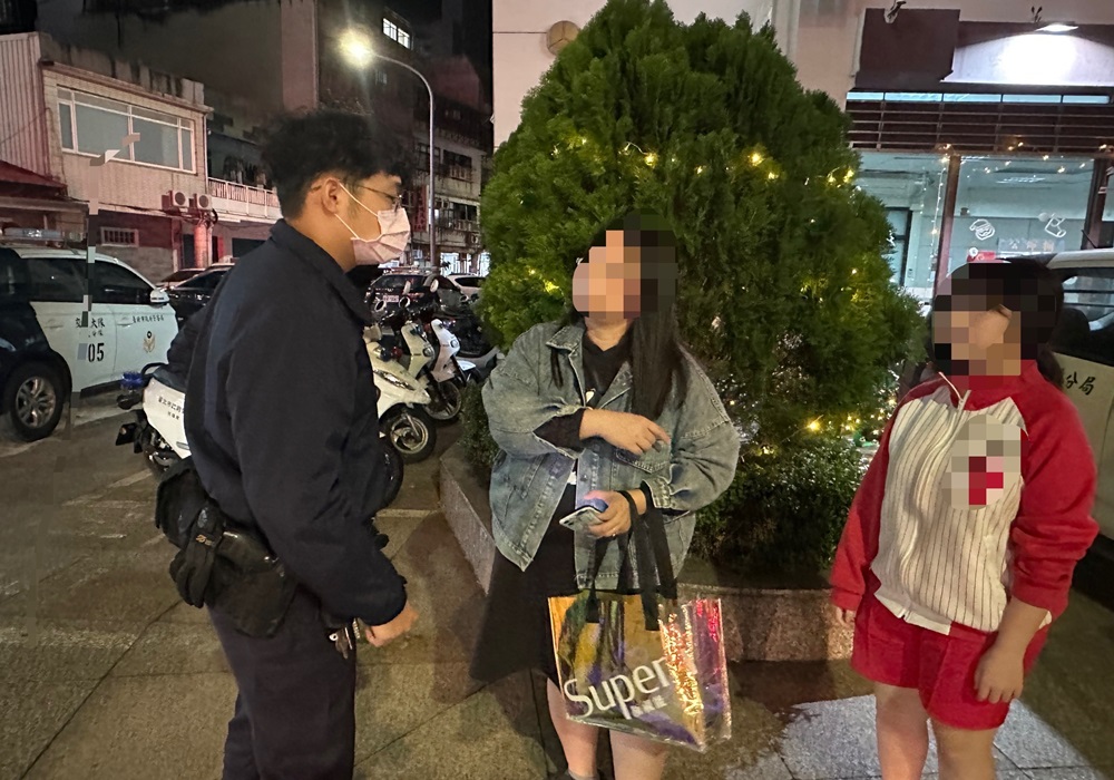 平安夜 北投警暖心開導少女返家團聚 220 248241225a09