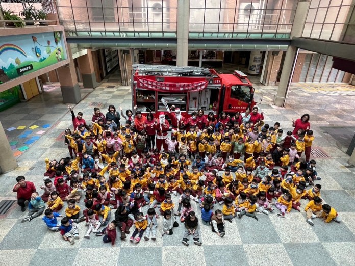 桃消大有分隊前進幼兒園 聖誕老人陪伴幼童學防災 67 S 26607683 0