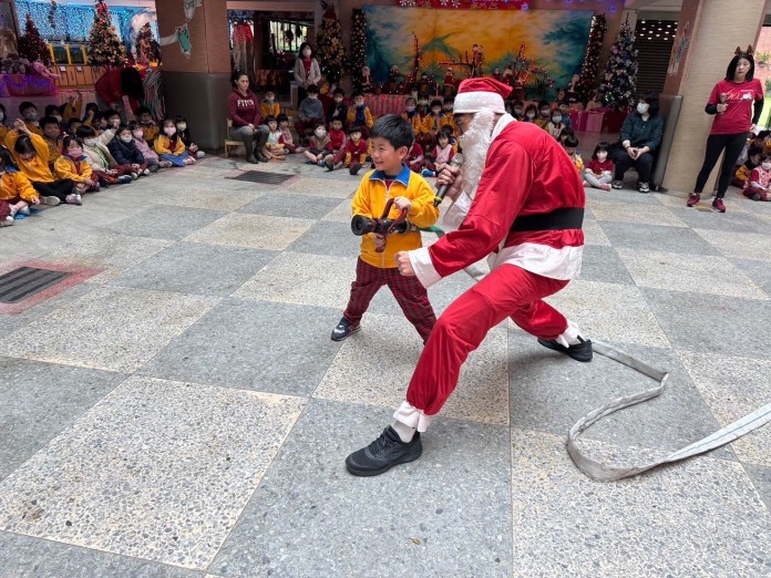 桃消大有分隊前進幼兒園 聖誕老人陪伴幼童學防災 68 S 26607682 0