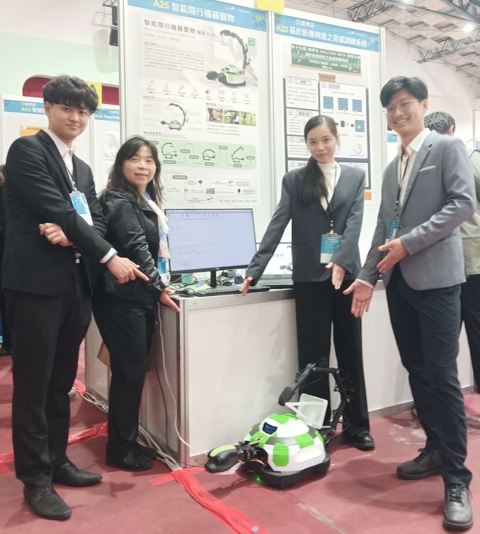 盛群盃創意大賽吸引逾百支隊伍參賽 中原大學橫掃6大獎 68 04 「智能隨行機器寵物」針對長者需求設計,歷經改良與優化具備拾取物品、自動跟隨與 0