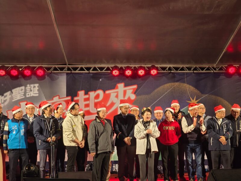 圖文:中市千名聖誕老公公齊聚報佳音 盧秀燕市長祈願:讓台中更幸福宜居。