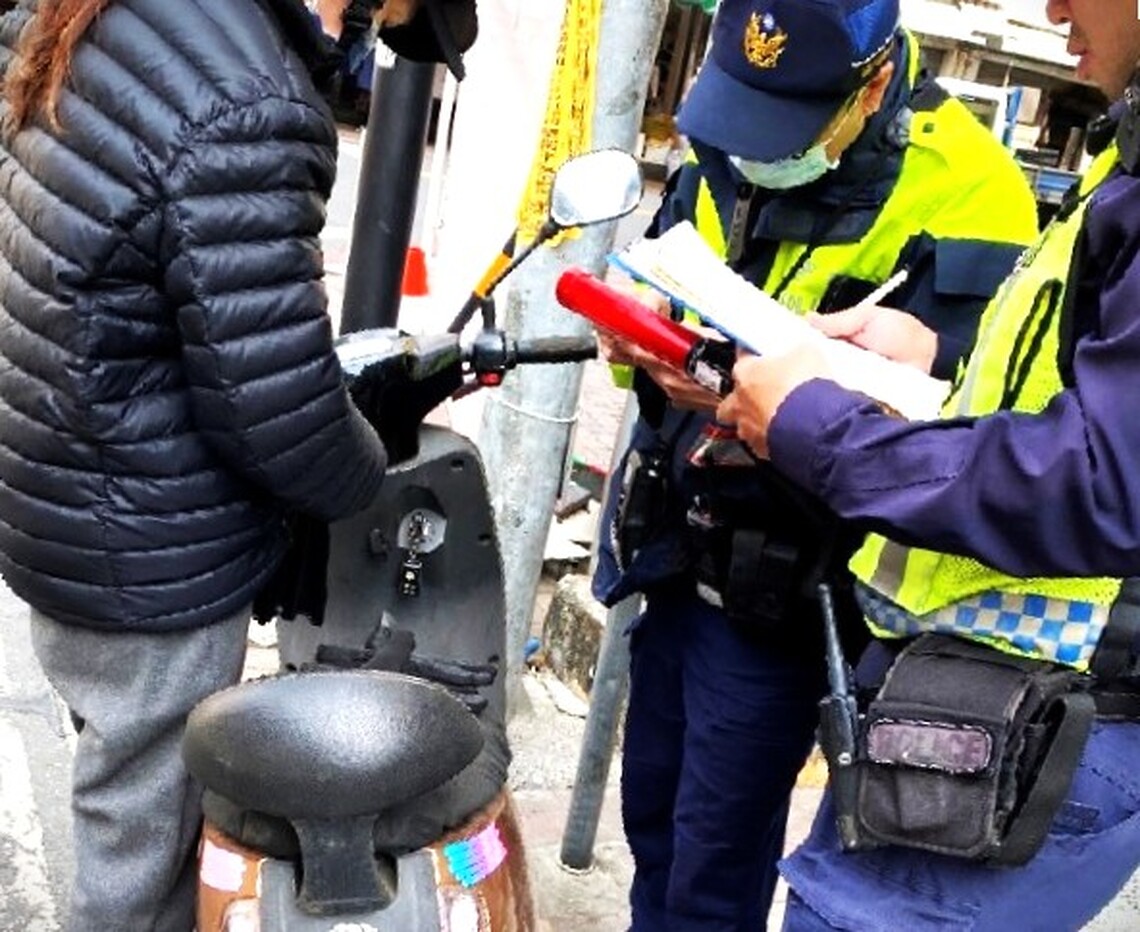 漾新聞|監警聯合取締無牌照電動二輪車