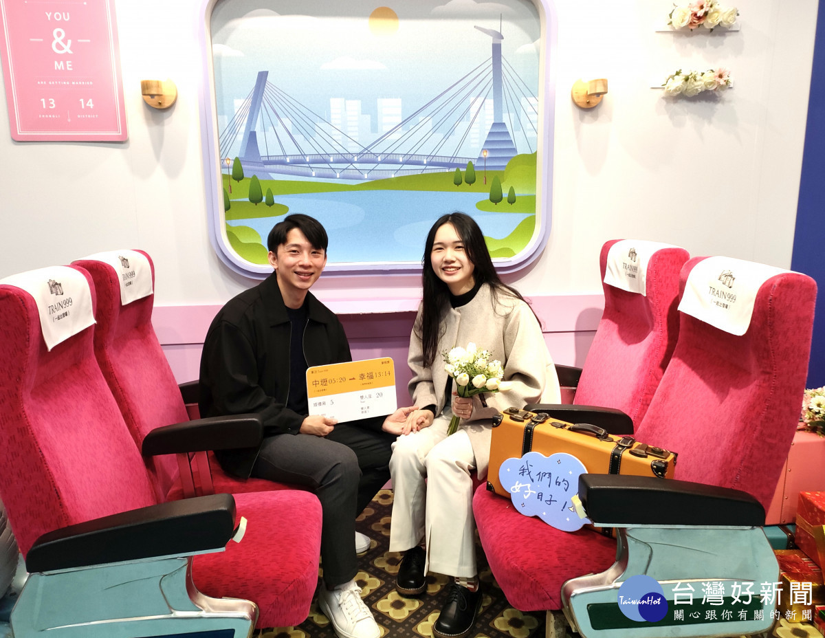 聖誕節是2024年最後一個特殊結婚日,但聖誕浪漫、溫馨氛圍,仍吸引95對新人登記結婚。