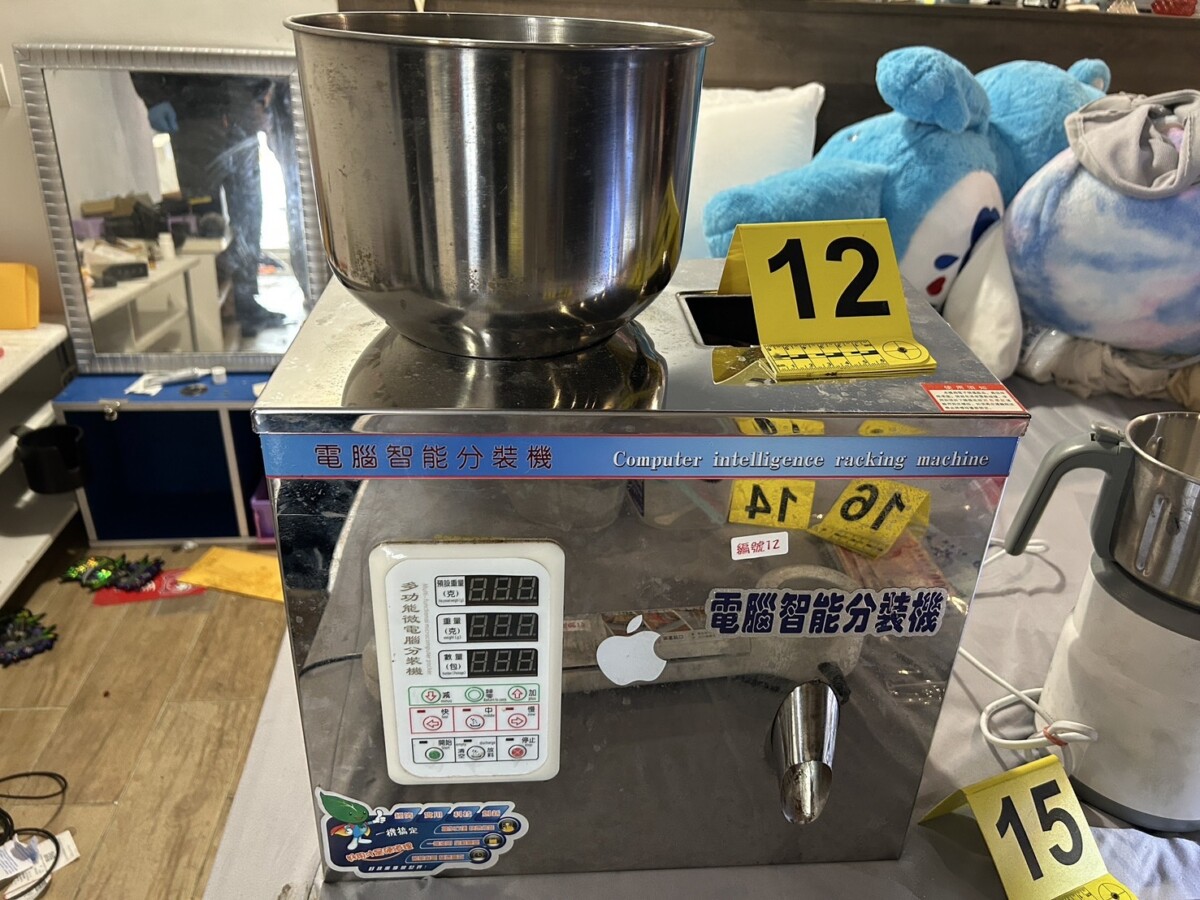 ▲台南市警察局少年隊破獲「哈哈姐」販毒集團,查獲罕見AI智能毒品分裝機。(台南市警察局提供)