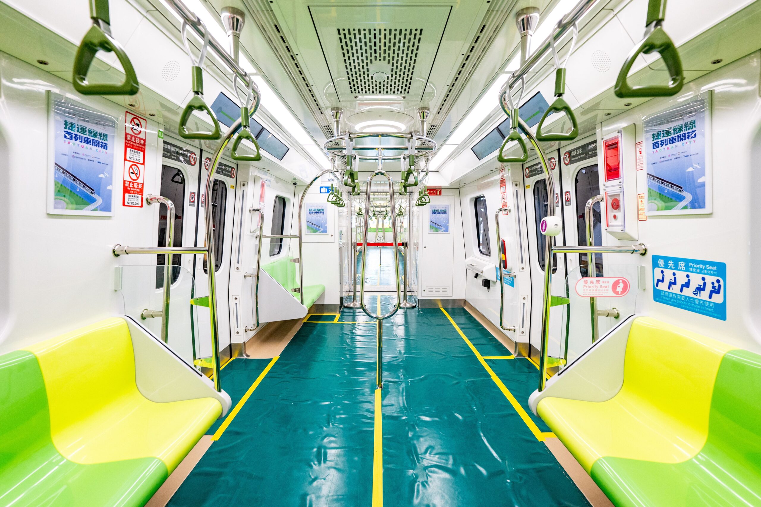 桃園捷運綠線首列車開箱　擁最高等級全自動無人駕駛