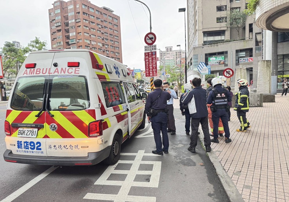 女子身中2刀血流如注 新店捷運站遊民糾紛引殺機 219 248241226a01