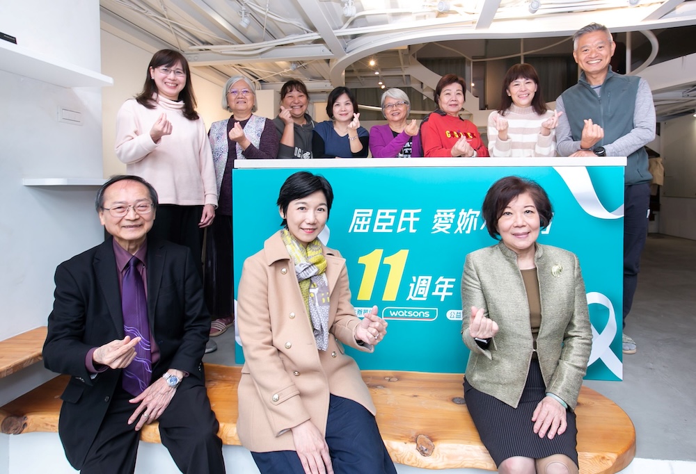 愛妳不肺力11年來關注女性肺癌 屈臣氏再捐百萬挺台灣癌症基金會 166 cnews124241226a05