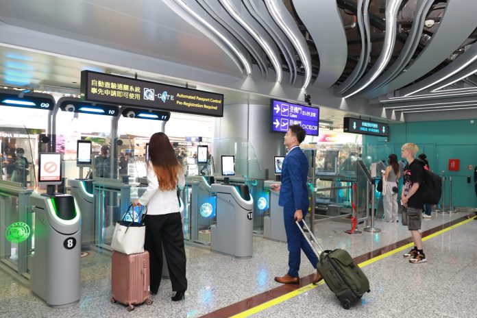 年末出國夯 桃機籲旅客善用自助報到、行李托運 68 4 2 1 scaled