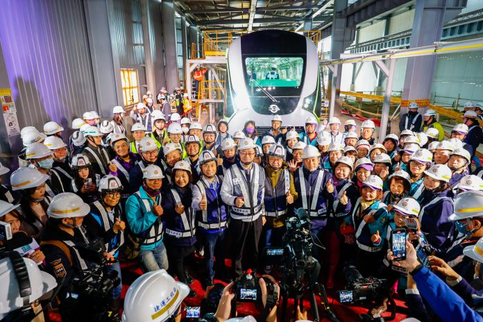 桃捷綠線首列車亮相 目標115年通車 66 XWP 241226 3243 scaled