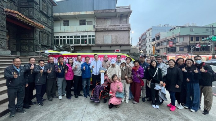 桃園草漯迎新式救護車 老校長吳德福子女傳承公益精神 68 LINE ALBUM 1131226 救護車捐贈 241226 3
